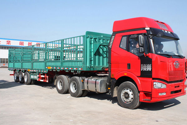輕型倉(cāng)欄式半掛車