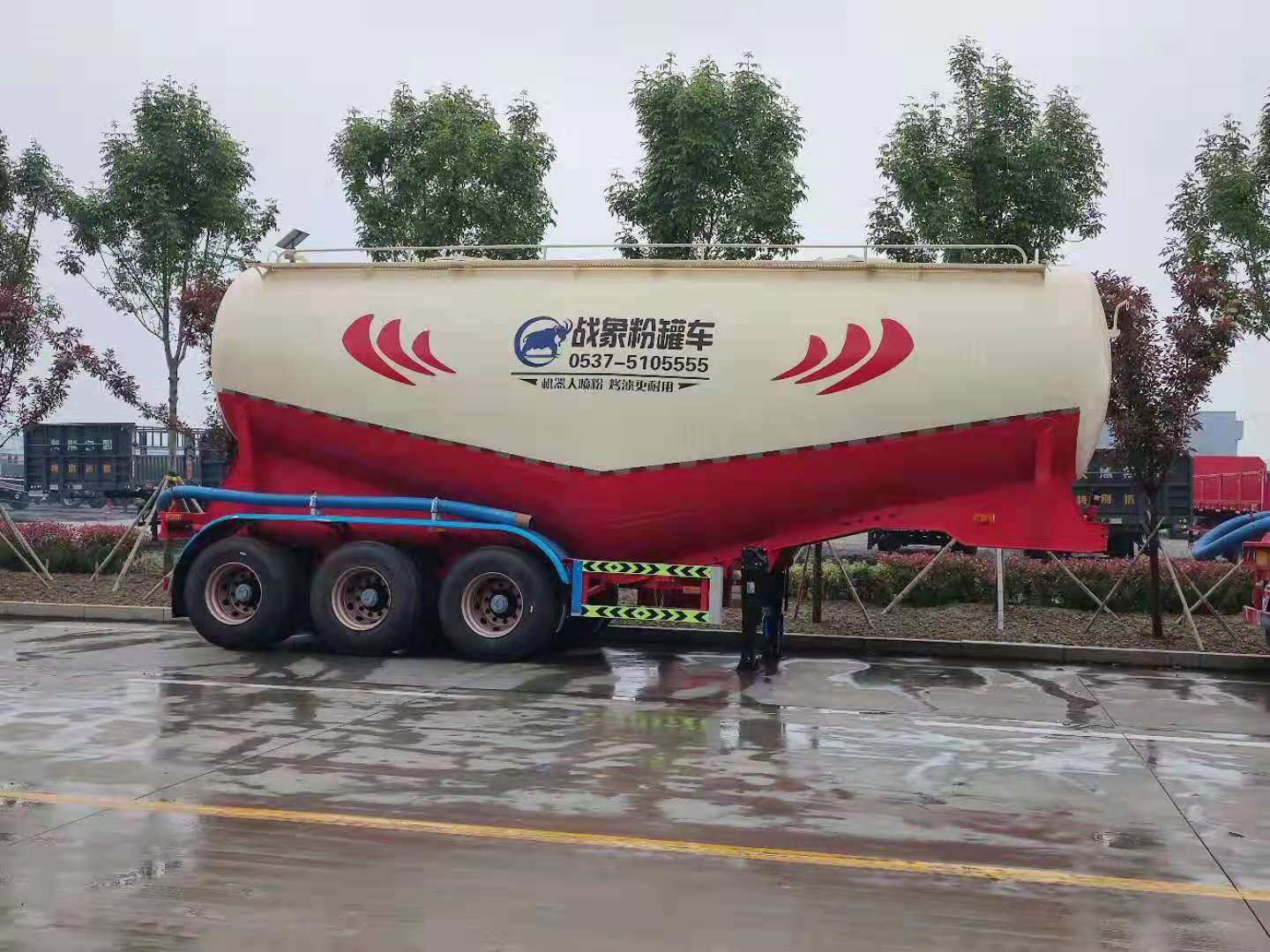  水泥罐車(chē)廠家