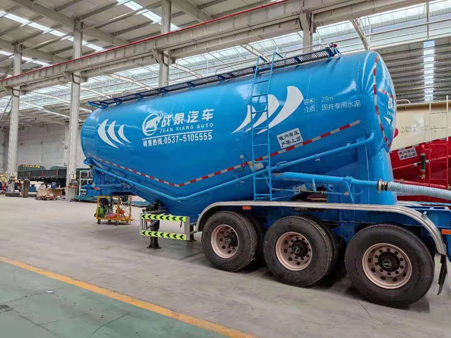 散裝水泥罐車(chē)廠家