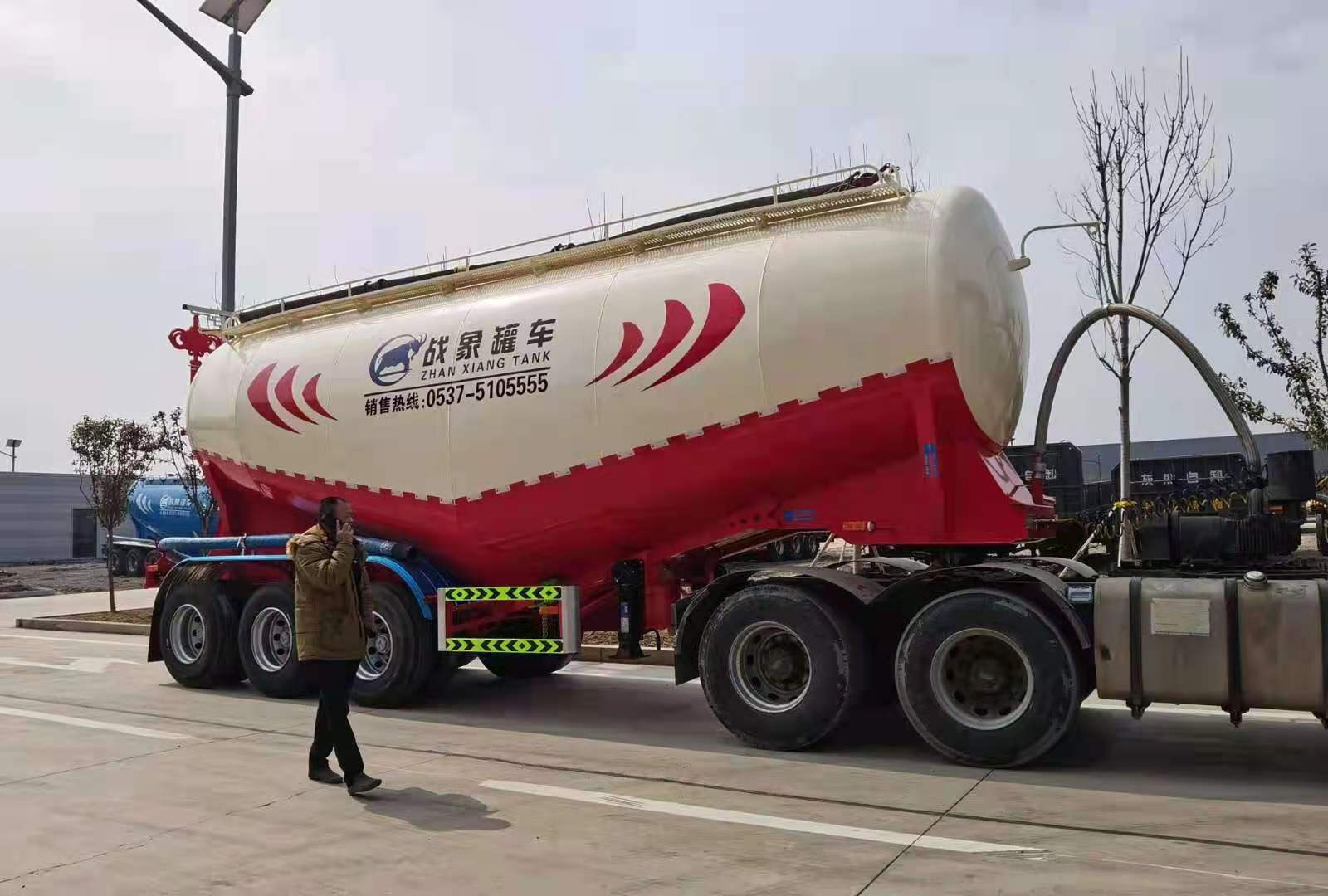 散裝水泥罐車(chē)